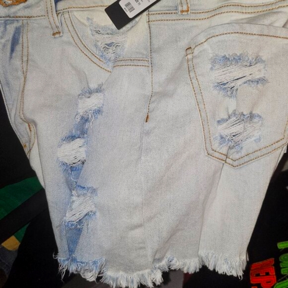 FashionNova light Jean shorts with ripped edges NWT SIze